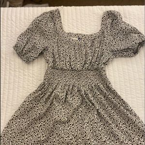 Old Navy black and white flower dress, size Medium